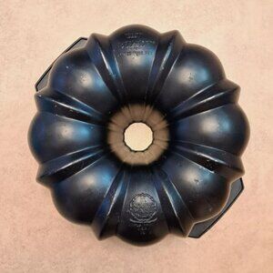 Nordic Ware "Best Bundt" Fluted Tube Pan Non-stick Cake Mold Made In USA